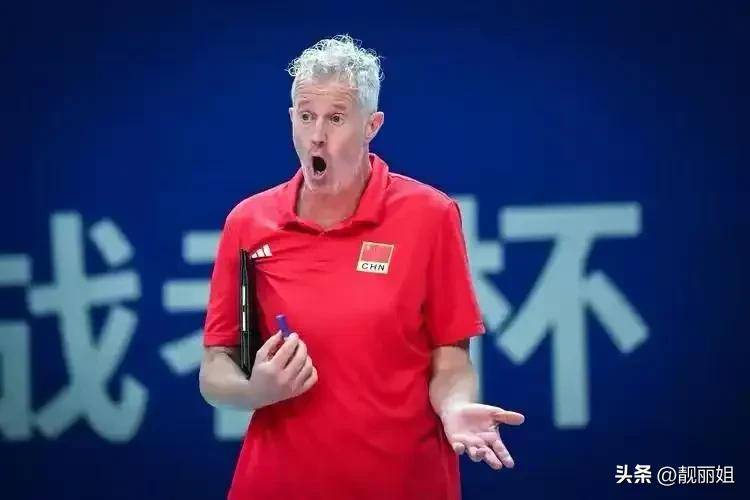 艾森豪威尔号航母被击中