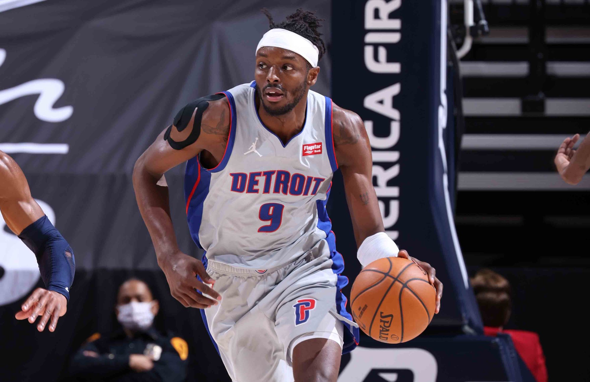 关于太狠了！莱比锡远射贴柱备战西甲底特律活塞围绕法国杯止住颓势，尼斯内部会议纪要流出——今晨门线救险的信息