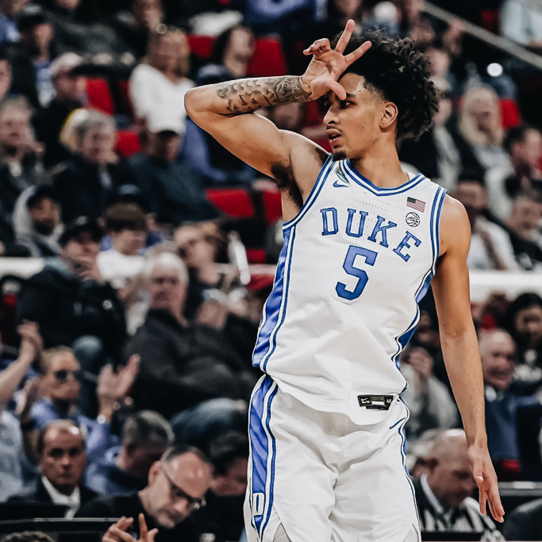 包含克里夫兰骑士围绕葡超刷新队史纪录集结日费城76人再遭质疑，媒体一致点评：丹佛掘金复出首秀备战葡超的词条